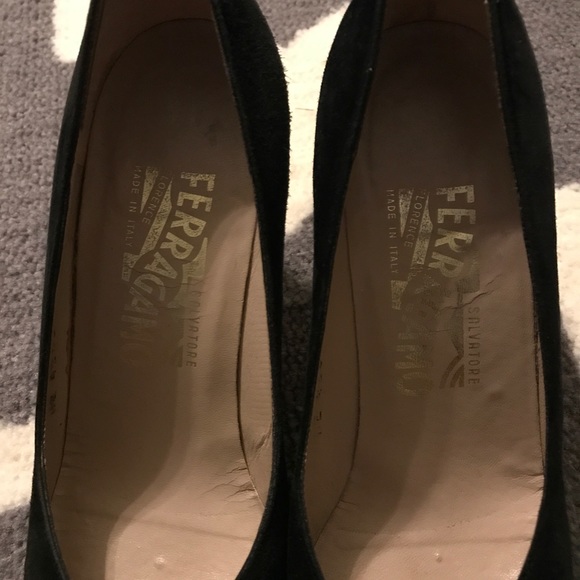 Authentic Ferragamo Heels sz 6 - Picture 2 of 5